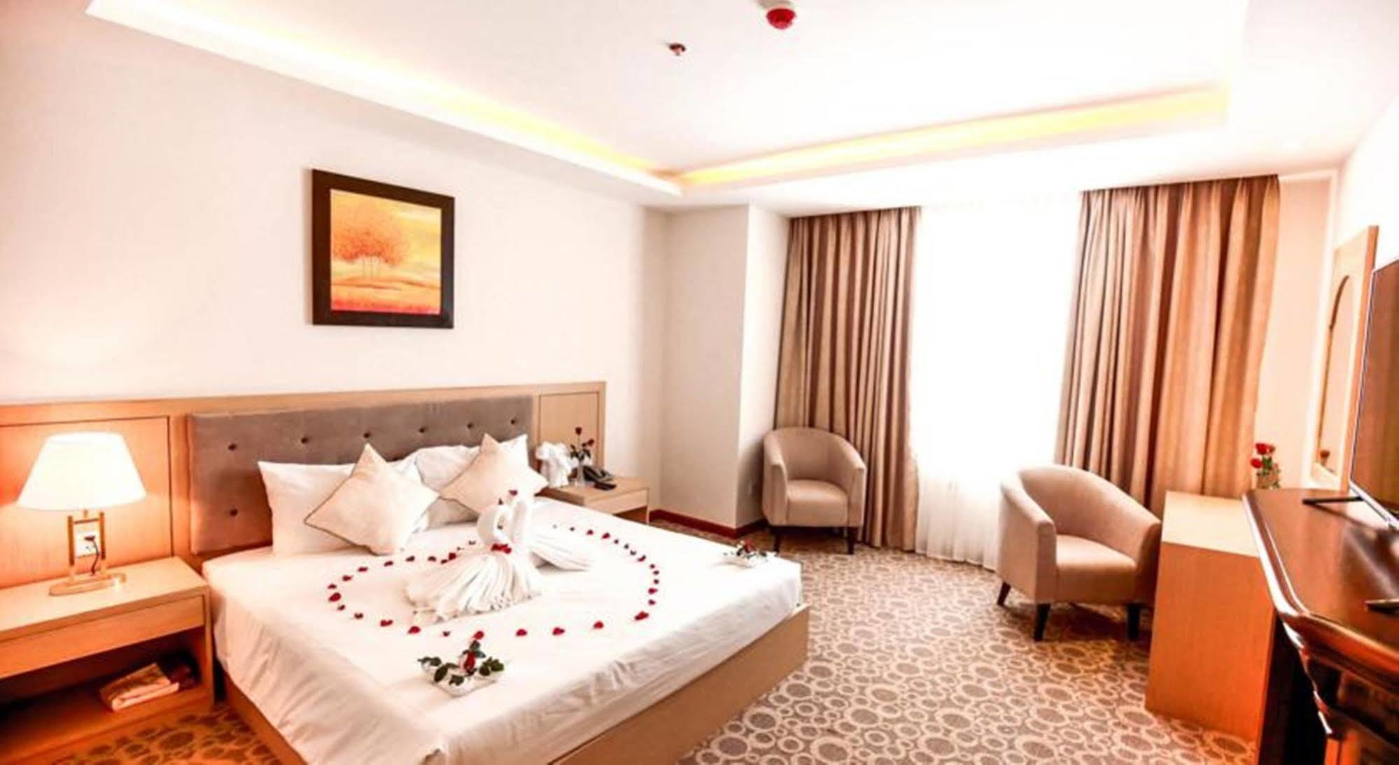 Bavico Plaza Hotel Dalat Luaran gambar